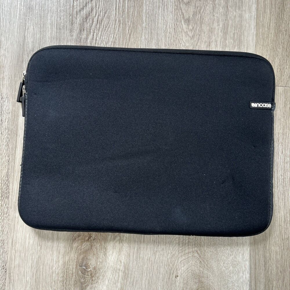 Incase Facet Laptop Sleeve for 16" MacBook Pro Black Zip Weather Resistant Case